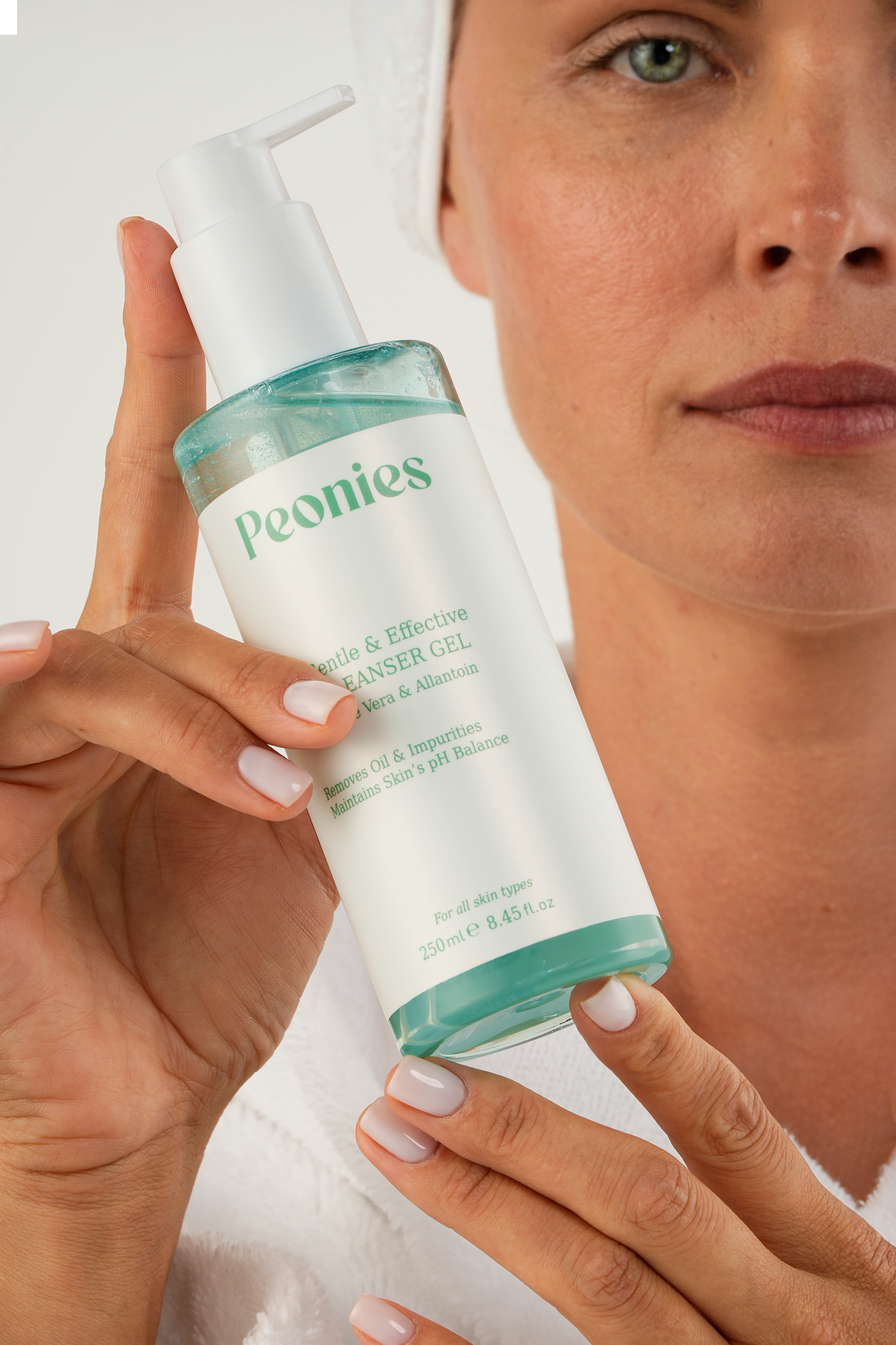 GENTLE AND EFFECTIVE CLEANSER GEL 250ML